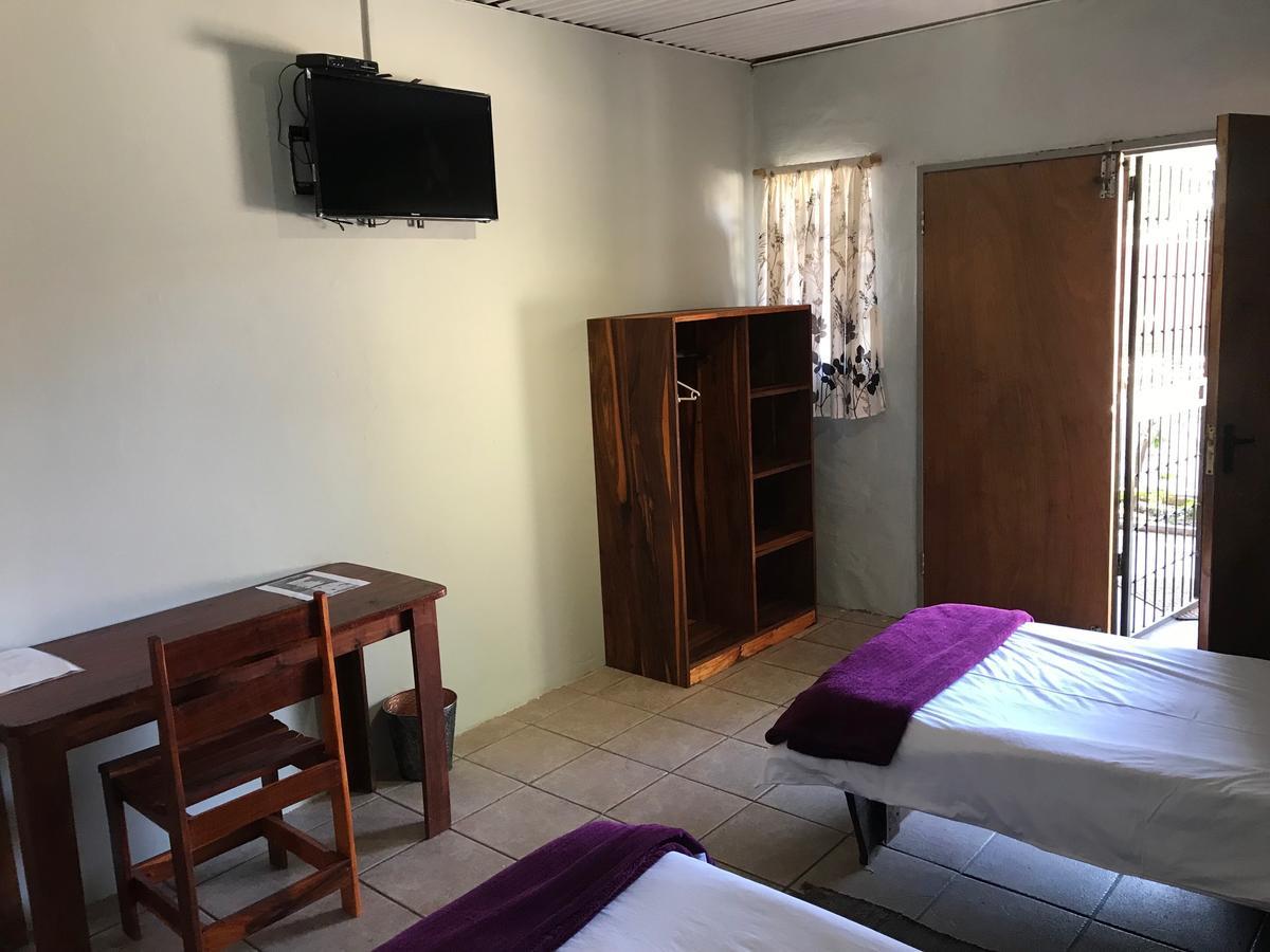 Kololo Guesthouse Катима-Мулило Экстерьер фото