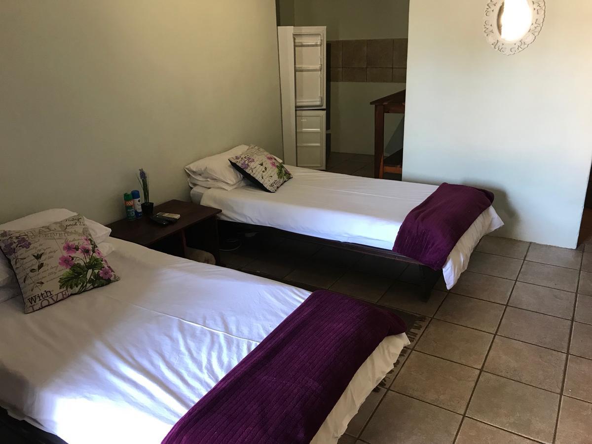 Kololo Guesthouse Катима-Мулило Экстерьер фото